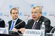 Executive Director of the UN Office on Drugs and Crime (UNODC) Yury Fedotov (right) and the Secretary-General of Secretary-General of the Convention on International Trade in Endangered Species of Wild Fauna and Flora (CITES) John Scanlon. Photo: UNIS Vienna