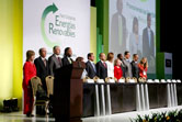 © Distinguished guests join Mexican President Felipe Calderón Hinojosa at the Inaugural Plenary Session of the Global Renewable Energy Forum in Leon, Guanajauto, Mexico, including: Georgina Kessel, Secretary of Energy, Mexico; Kandeh K. Yumkella, Director-General, United Nations Industrial Development Organization (UNIDO); Juan Manuel Oliva Ramírez, Governor, State of Guanajauto; Rajendrah K. Pachauri, Chairman, Intergovernmental Panel on Climate Change and CEO, TERI, India; and Hélène Pelosse, Director-General, International Renewable Energy Agency (IRENA).